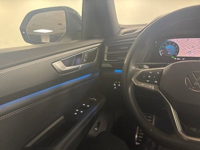 2025 Volkswagen Atlas Cross Sport 2.0T SEL R-Line Black