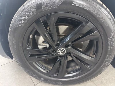 2025 Volkswagen Atlas Cross Sport 2.0T SEL R-Line Black