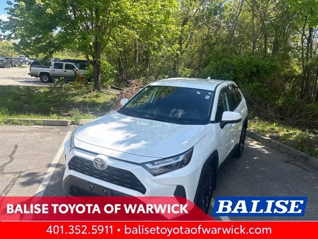 2024 Toyota RAV4 LE AWD's photo