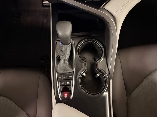 2020 Toyota Camry Hybrid LE