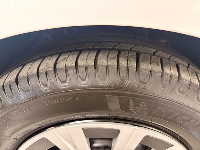 2021 Toyota Camry Hybrid LE