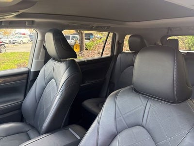 2024 Toyota Highlander Hybrid Platinum