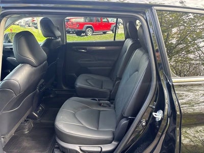 2024 Toyota Highlander Hybrid Platinum