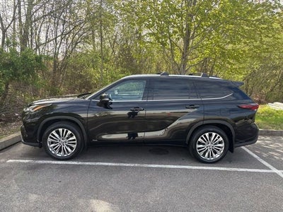 2024 Toyota Highlander Hybrid Platinum
