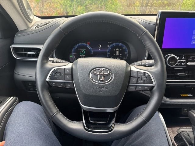 2024 Toyota Highlander Hybrid Platinum