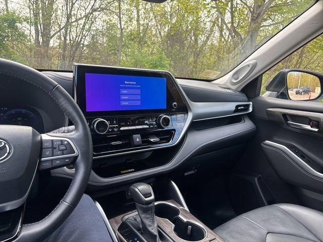 2024 Toyota Highlander Hybrid Platinum