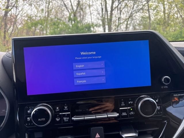 2024 Toyota Highlander Hybrid Platinum