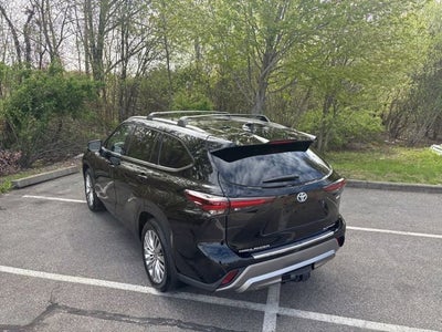 2024 Toyota Highlander Hybrid Platinum