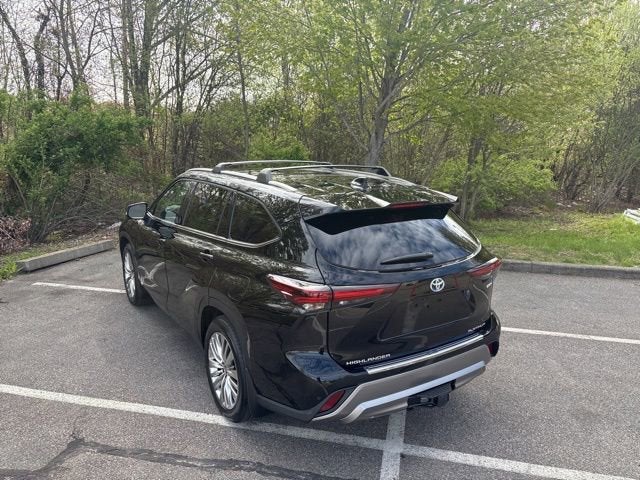 2024 Toyota Highlander Hybrid Platinum