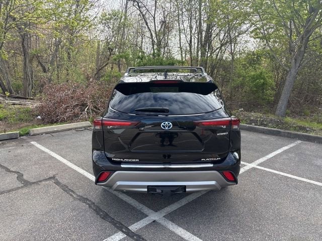 2024 Toyota Highlander Hybrid Platinum