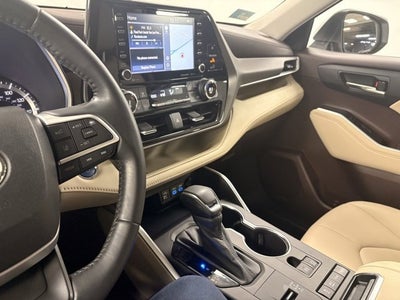 2022 Toyota Highlander Hybrid XLE