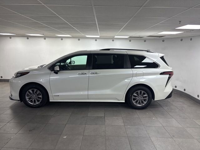 2021 Toyota Sienna XLE