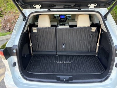 2025 Toyota Highlander Hybrid XLE