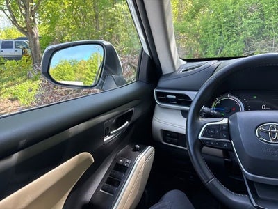 2025 Toyota Highlander Hybrid XLE