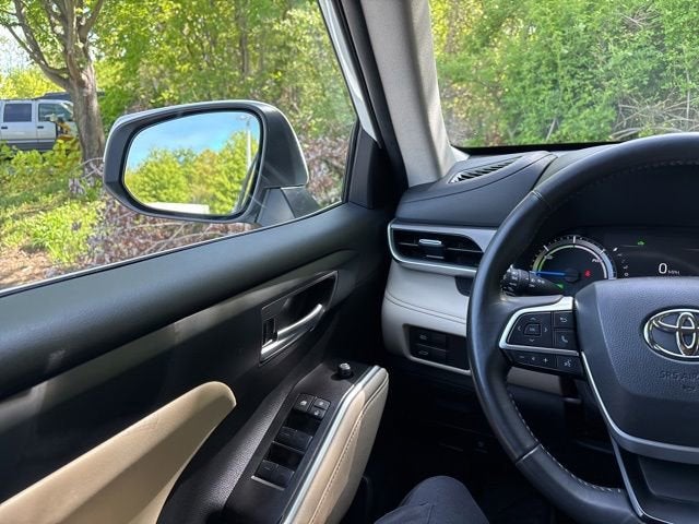 2025 Toyota Highlander Hybrid XLE