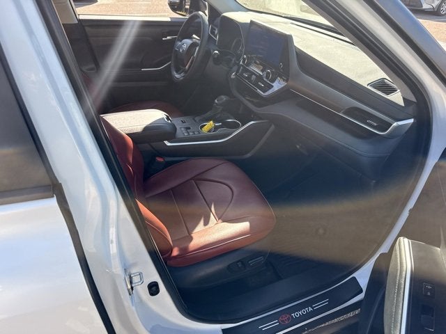 2024 Toyota Highlander Hybrid XLE