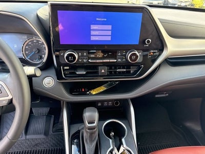 2024 Toyota Highlander Hybrid XLE