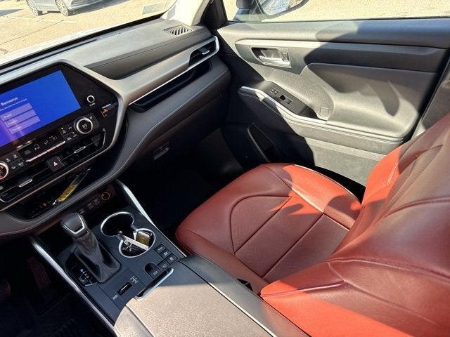 2024 Toyota Highlander Hybrid XLE