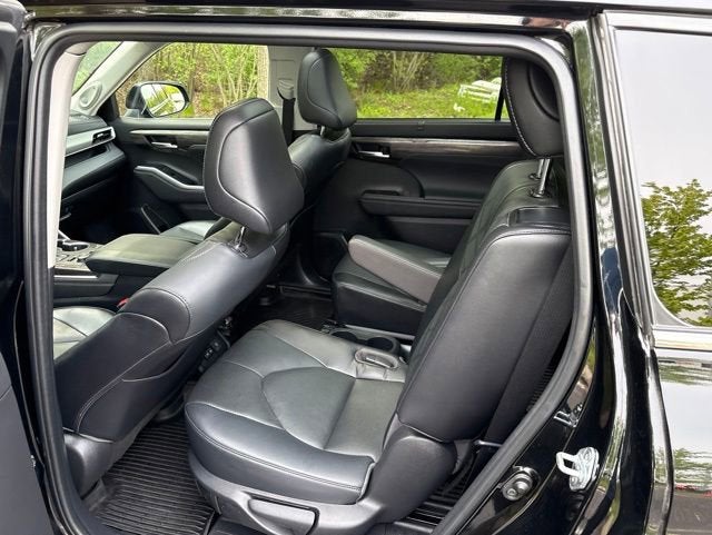 2023 Toyota Highlander Platinum