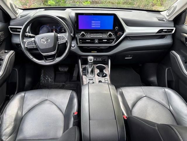 2023 Toyota Highlander Platinum