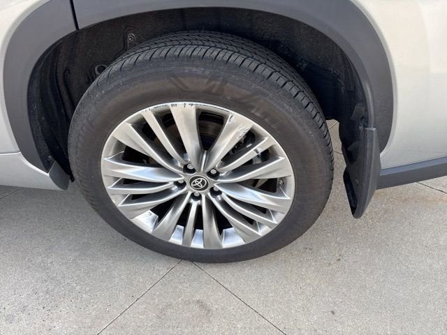 2025 Toyota Highlander Platinum