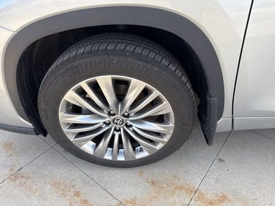 2025 Toyota Highlander Platinum