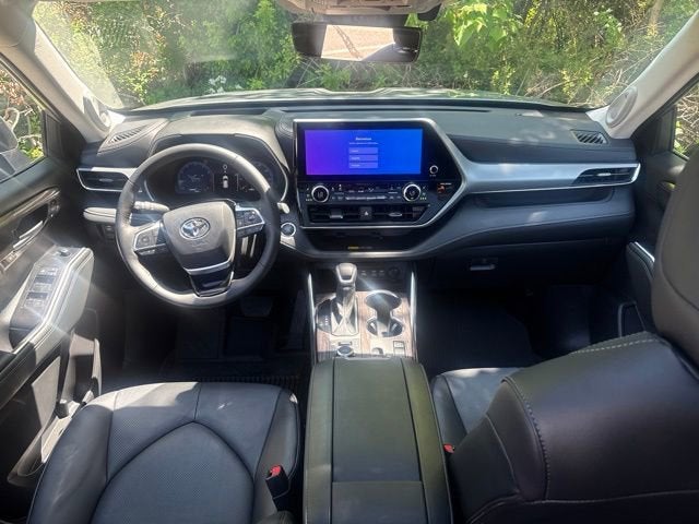 2025 Toyota Highlander Platinum