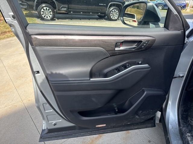 2025 Toyota Highlander Platinum