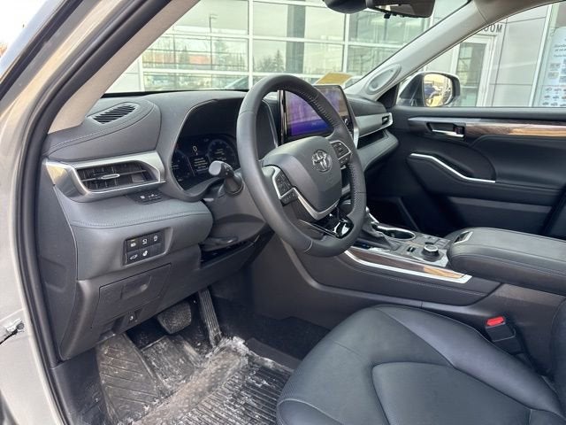 2025 Toyota Highlander Platinum