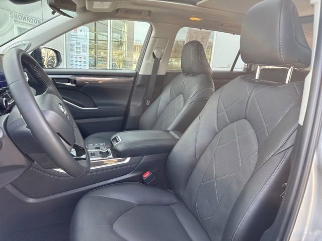 2025 Toyota Highlander Platinum