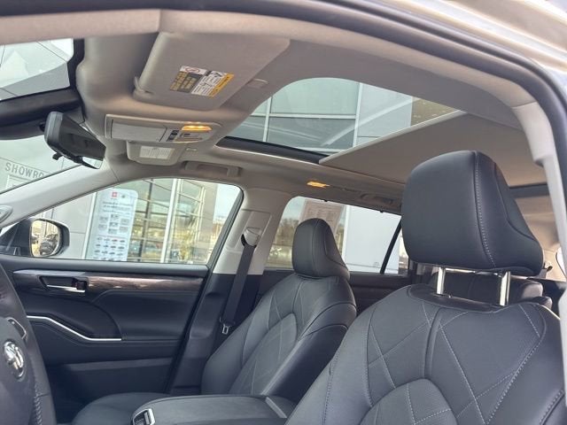 2025 Toyota Highlander Platinum