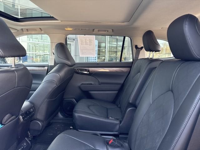 2025 Toyota Highlander Platinum