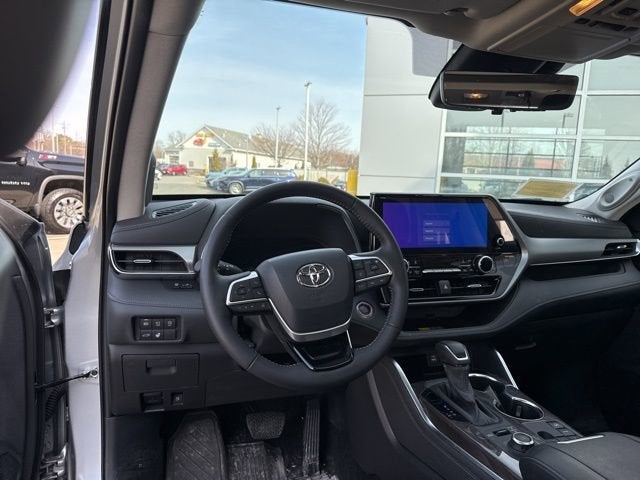 2025 Toyota Highlander Platinum