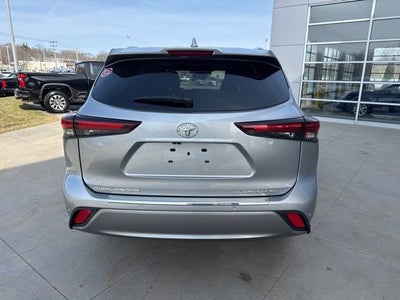 2025 Toyota Highlander Platinum