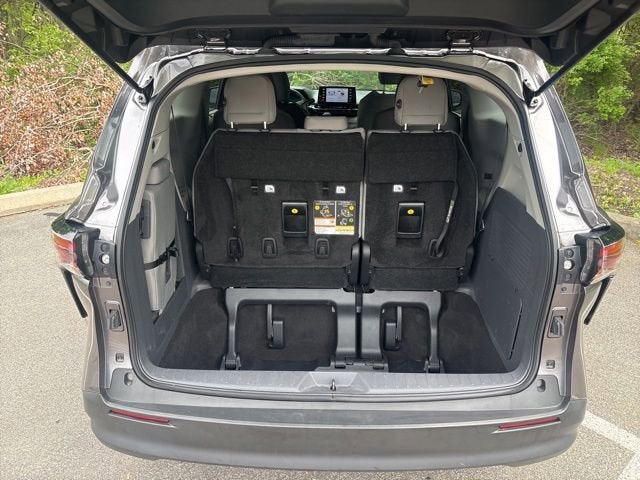 2023 Toyota Sienna LE