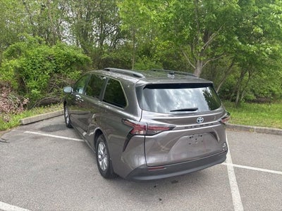 2023 Toyota Sienna LE