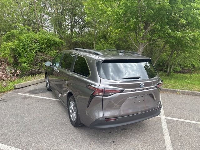 2023 Toyota Sienna LE
