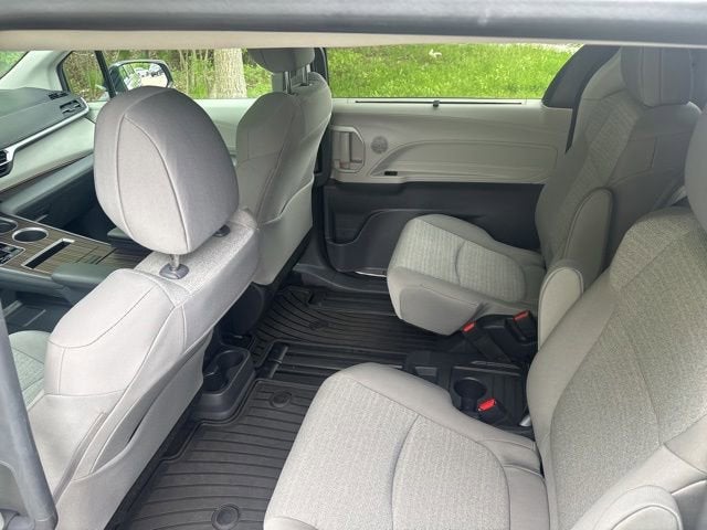 2023 Toyota Sienna LE