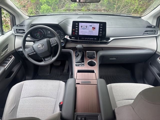 2023 Toyota Sienna LE