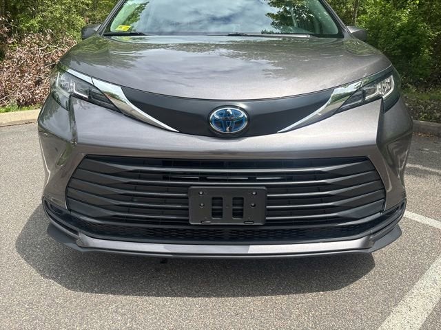2023 Toyota Sienna LE