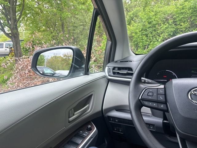2023 Toyota Sienna LE