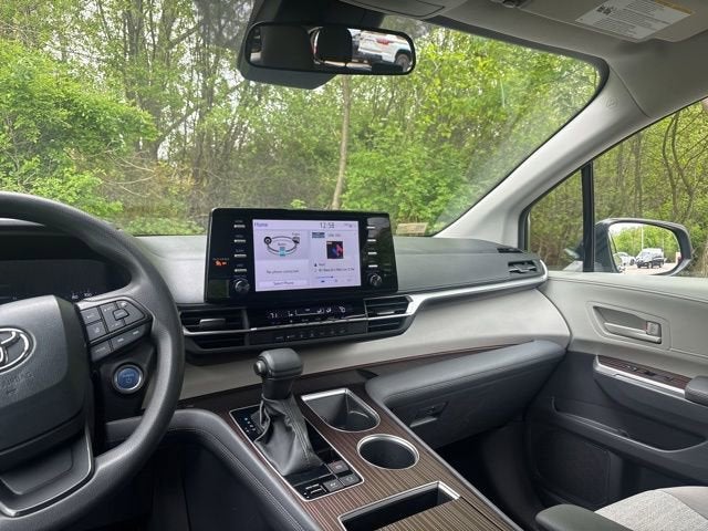 2023 Toyota Sienna LE