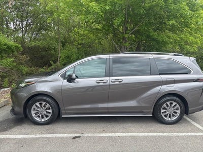 2023 Toyota Sienna LE