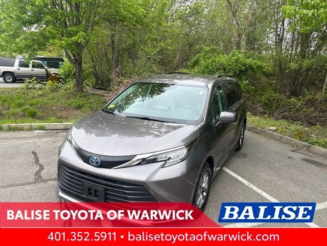 2023 Toyota Sienna LE