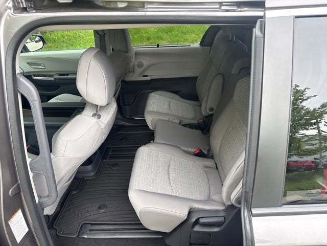 2023 Toyota Sienna LE