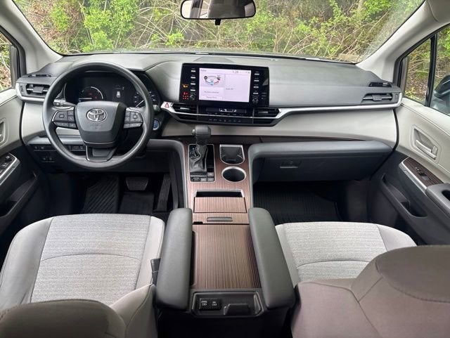2023 Toyota Sienna LE
