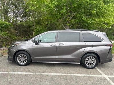 2023 Toyota Sienna LE