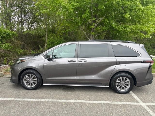 2023 Toyota Sienna LE