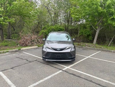 2023 Toyota Sienna LE