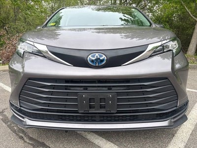2023 Toyota Sienna LE